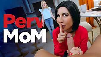 Pervmom'S Hd-Trailer Met Grote Lul En Pijpactie