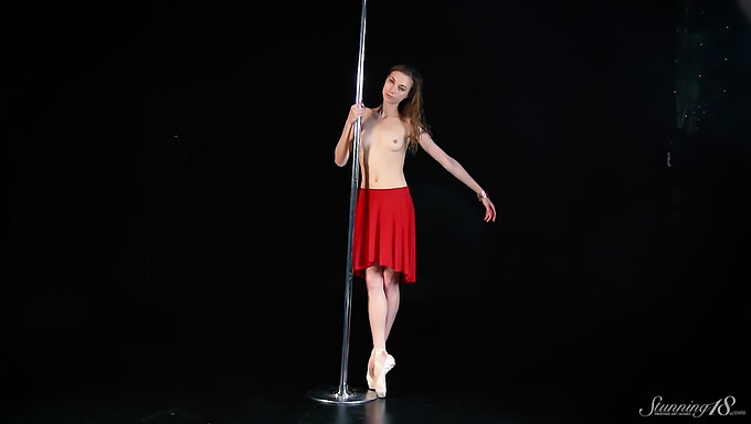 Incredible Nude Pole Dancing Show By Erotic Teen