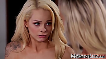 A Adolescente Elsa Jean Mostra Seus Peitos Grandes E Corpo Apertado Em Um Vídeo Lésbico Caseiro