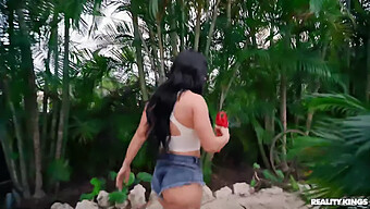 Jennifer White'S Big Tits And Masturbation Skills In Hd