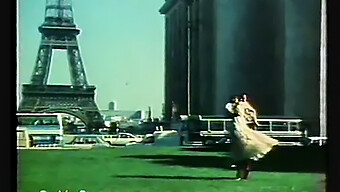 Belle Ragazze Francesi In Un'Azione A Tre Bollente