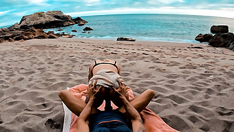 Sesso Pubblico Sulla Spiaggia Con Un'Amatoriale Arrapata