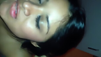 Una Latina Hermosa Recibe Una Corrida Facial En Este Video Caliente