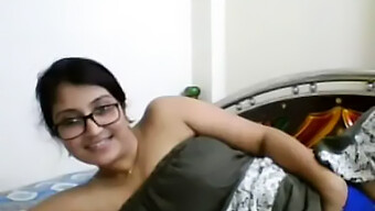 Julie Bhabhi Szólójátéka Gőzös Webcam Orgiához Vezet