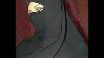 Watch A Hot Muslim Girl On Webcam With Sex And Pussy