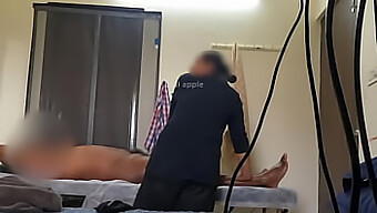 Encontro De Spa Com Massagem Quente E Beijos Inesperados.