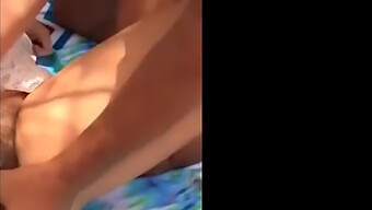 Sexo Al Aire Libre En Público En La Playa: Un Extraño Se Une En La Parte 3