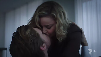 Si Pirang Seksi Abbie Cornish Memamerkan Payudaranya Yang Alami Dalam Video Yang Panas