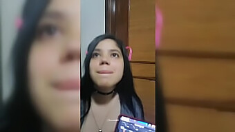 Une Adolescente Colombienne Est Interrompue Au Milieu D'Une Session Torride