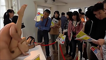 Épouse Publique Baise Avec Une Adolescente Japonaise