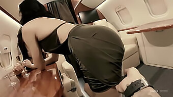 Teenager (18+) Nacktheit Und Erotisches Spiel Im Privaten Jet