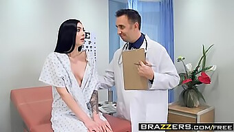 Η Marley Brinx Και Ο Keiran Lee Σε Ένα Άγριο Τρίο Γιόγκα Με Ιατρική Περιγραφή