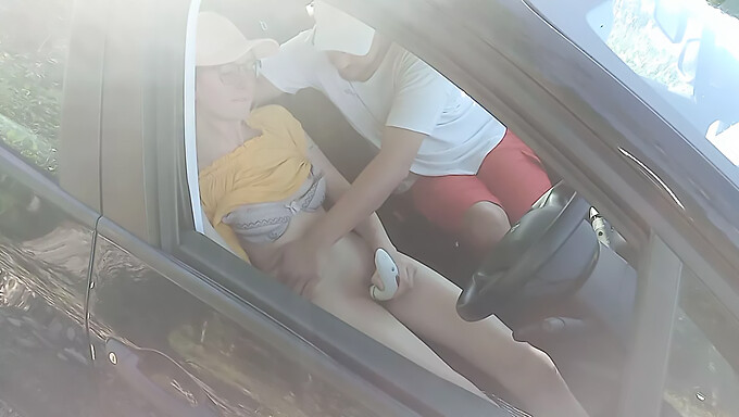 Najstnica (18+) Se Samozadovoljuje In Doseže Orgazem V Domačem Pov Videu