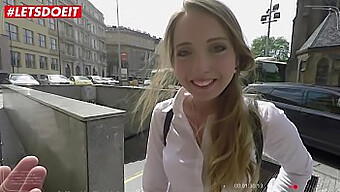 Een Echte Grote Lul Man Geeft Anya Akulova Een Bevredigende Blowjob En Anale Seks In Deze Pov-Video