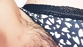 Vídeo Pov De Uma Jovem Asiática Se Masturbando Até O Orgasmo