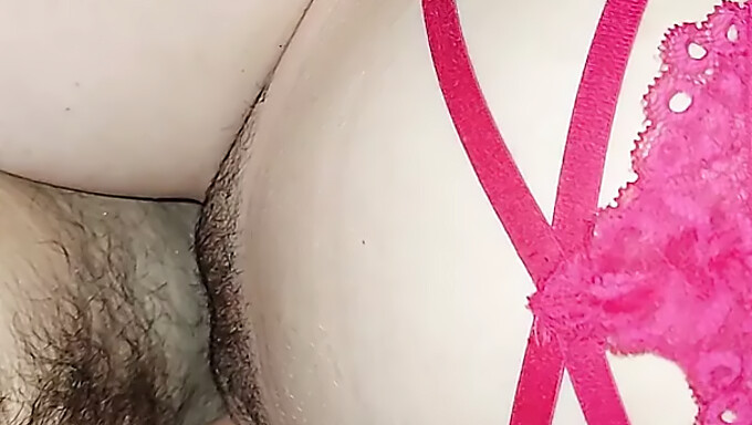 Genç (18+) Dildo Ile Amını Siktiriyor