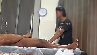 Um Final Feliz Em Um Spa Em Um Vídeo De Câmera Escondida