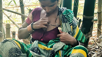 Desi Village Bhabhi Gets Naked And Fingers Herself In The Great Outdoors On Hidden Camera