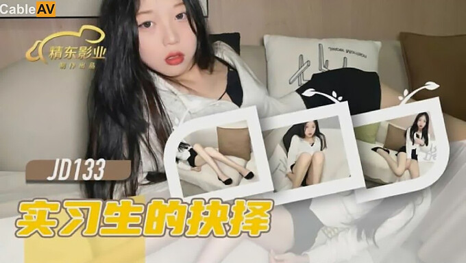 Setiausaha Asia Berusia 18 Tahun Merayu Bos Untuk Threesome Dengan Sugar Baby