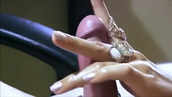 O Handjob Erótico Mais Quente Com Ação Anal