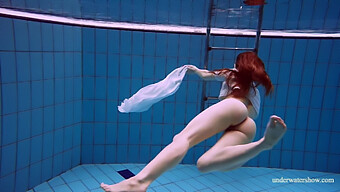 Nude Girls Play Underwater In A Hot Show