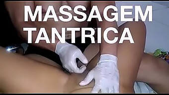 Un Massage Intime Qui Mène À Un Orgasme Intense