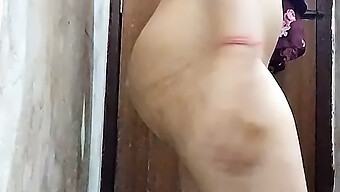 18-Year-Old Indian Girl Masturbates And Talks Dirty In Homemade Video