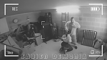 Sabien Demonia Trải Qua Một Cuộc Gặp Gỡ Nóng Bỏng Với Một Học Sinh Bị Bắt Gặp Trên Camera An Ninh.