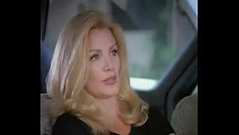 Shannon Tweed'In Dawn Ile Yumuşak Bir Filmde Baştan Çıkarıcı Karşılaşması