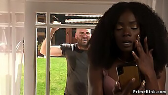 Esclavo Bdsm Interracial Es Azotado Y Follado En Público