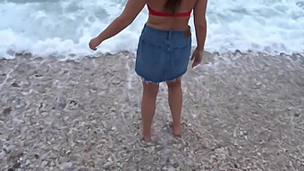 Teen (18+) Gets Her Big Ass Pounded On The Beach